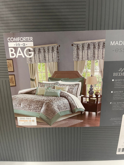 Madison Park essentials
comforter in a bag California king set